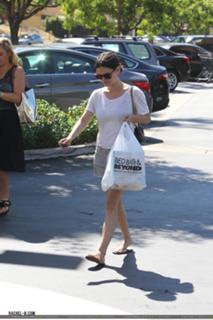 Rachel Bilson feet photo thumbnail