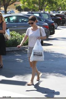 Rachel Bilson feet photo thumbnail