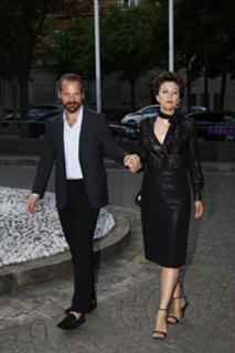 Maggie Gyllenhaal feet photo thumbnail