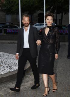 Maggie Gyllenhaal feet photo thumbnail