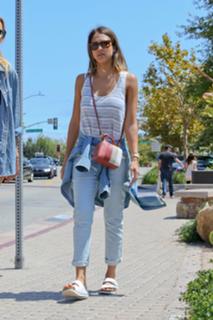 Jessica Alba feet photo thumbnail