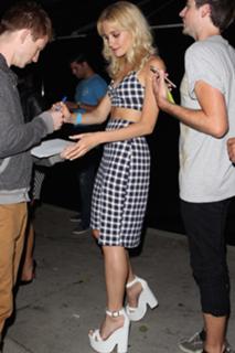 Pixie Lott feet photo thumbnail
