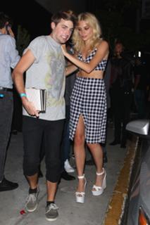Pixie Lott feet photo thumbnail
