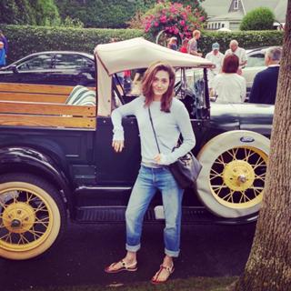 Emmy Rossum feet photo thumbnail