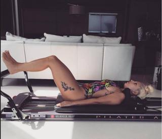 Lady Gaga feet photo thumbnail
