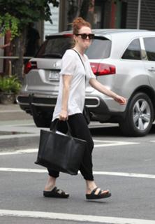 Julianne Moore feet photo thumbnail