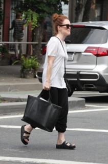 Julianne Moore feet photo thumbnail