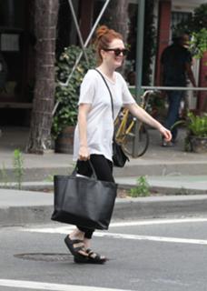 Julianne Moore feet photo thumbnail