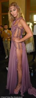 Karlie Kloss feet photo thumbnail
