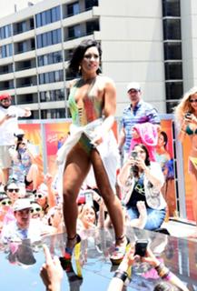 Demi Lovato feet photo thumbnail