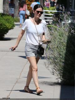 Rachel Bilson feet photo thumbnail