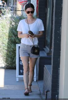 Rachel Bilson feet photo thumbnail