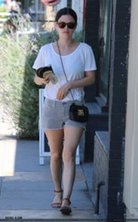 Rachel Bilson feet photo thumbnail
