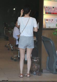 Rachel Bilson feet photo thumbnail