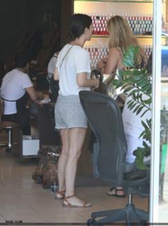 Rachel Bilson feet photo thumbnail