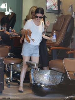 Rachel Bilson feet photo thumbnail