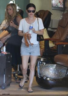 Rachel Bilson feet photo thumbnail