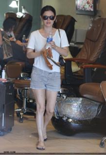 Rachel Bilson feet photo thumbnail