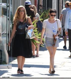 Rachel Bilson feet photo thumbnail