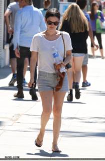 Rachel Bilson feet photo thumbnail