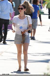 Rachel Bilson feet photo thumbnail