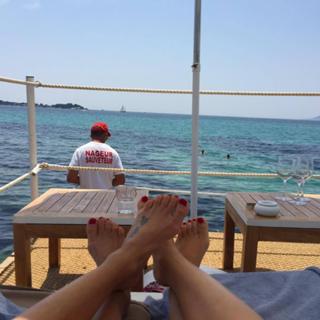Kylie Minogue feet photo thumbnail