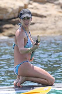 Elsa Pataky feet photo thumbnail