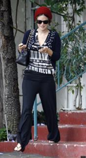 Rachel Bilson feet photo thumbnail