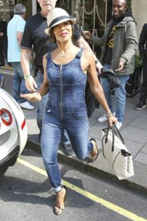 Jada Pinkett Smith feet photo thumbnail