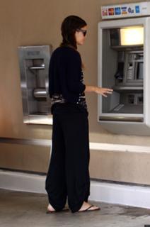 Rachel Bilson feet photo thumbnail