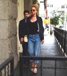 Jennifer Lawrence feet photo thumbnail
