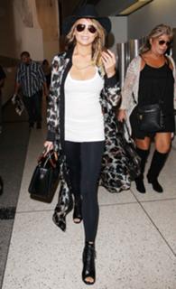 Chrissy Teigen feet photo thumbnail