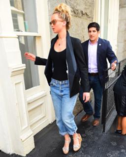 Jennifer Lawrence feet photo thumbnail