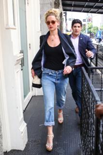 Jennifer Lawrence feet photo thumbnail