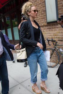 Jennifer Lawrence feet photo thumbnail