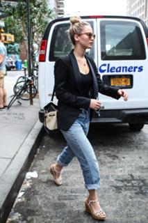 Jennifer Lawrence feet photo thumbnail