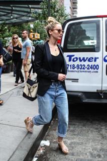 Jennifer Lawrence feet photo thumbnail