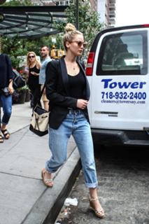 Jennifer Lawrence feet photo thumbnail