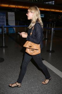 Sienna Miller feet photo thumbnail