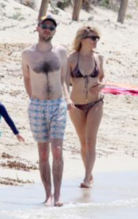 Sienna Miller feet photo thumbnail