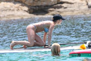 Elsa Pataky feet photo thumbnail