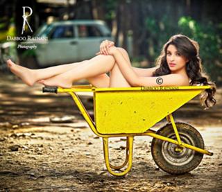 Parineeti Chopra feet photo thumbnail