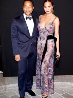 Chrissy Teigen feet photo thumbnail