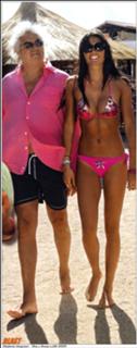 Elisabetta Gregoraci feet photo thumbnail