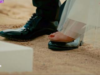 Serenay Sarikaya feet photo thumbnail