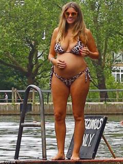 Imogen Thomas feet photo thumbnail
