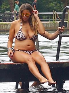 Imogen Thomas feet photo thumbnail