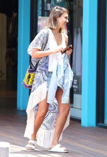 Jessica Alba feet photo thumbnail