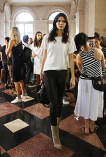 Kendall Jenner feet photo thumbnail