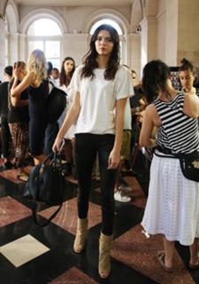 Kendall Jenner feet photo thumbnail